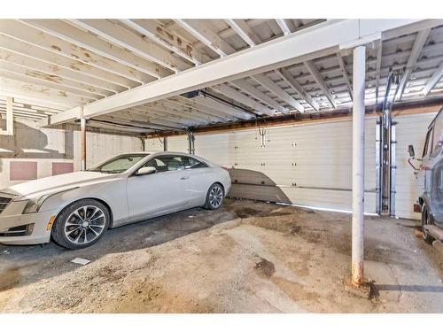 5-1611 26 Avenue Sw, Calgary, AB - Indoor Photo Showing Garage