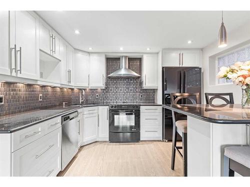 5-1611 26 Avenue Sw, Calgary, AB - Indoor Photo Showing Kitchen With Stainless Steel Kitchen With Upgraded Kitchen