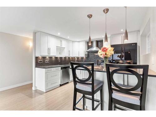 5-1611 26 Avenue Sw, Calgary, AB - Indoor Photo Showing Kitchen With Upgraded Kitchen