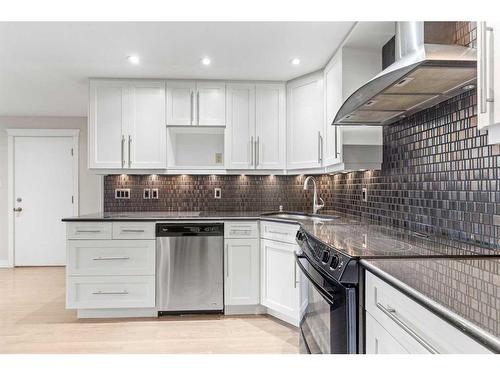 5-1611 26 Avenue Sw, Calgary, AB - Indoor Photo Showing Kitchen With Stainless Steel Kitchen With Upgraded Kitchen