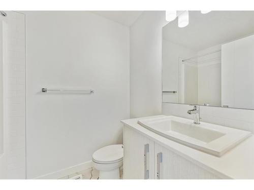 1603-280 Chelsea Road, Chestermere, AB - Indoor Photo Showing Bathroom