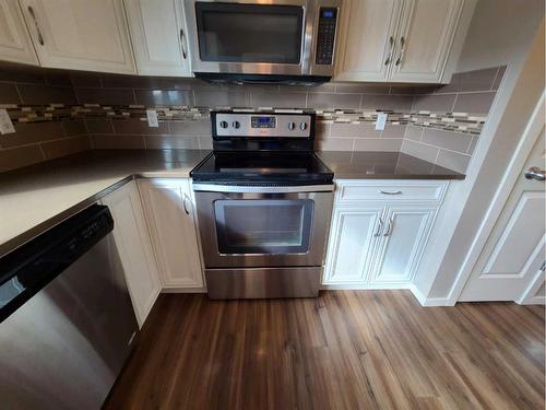 31 Mahogany Drive Se, Calgary, AB - Indoor Photo Showing Kitchen