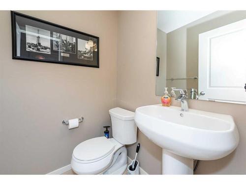 31 Mahogany Drive Se, Calgary, AB - Indoor Photo Showing Bathroom