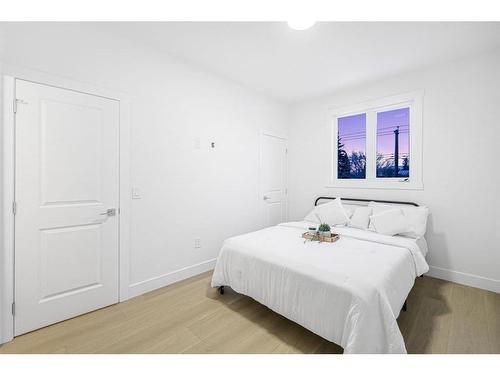 3-426 13 Avenue Ne, Calgary, AB - Indoor Photo Showing Bedroom