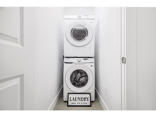 3-426 13 Avenue Ne, Calgary, AB - Indoor Photo Showing Laundry Room