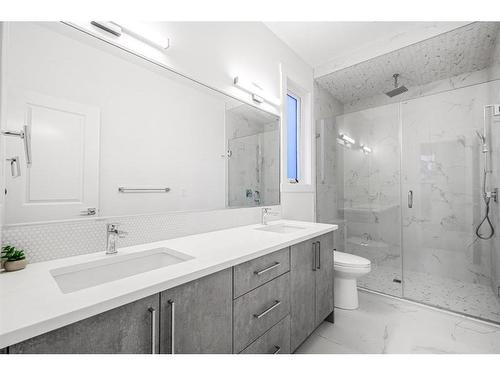 3-426 13 Avenue Ne, Calgary, AB - Indoor Photo Showing Bathroom