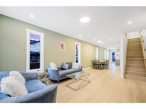 3-426 13 Avenue Ne, Calgary, AB - Indoor Photo Showing Living Room