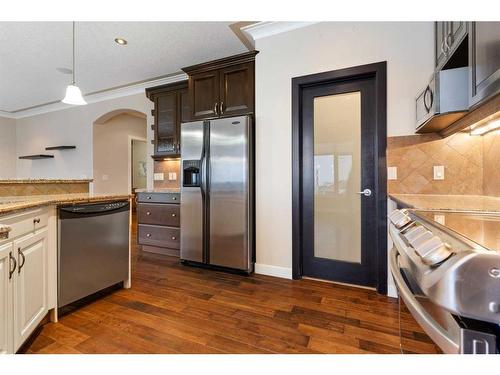 16 Sunset Close, Cochrane, AB - Indoor Photo Showing Kitchen