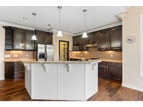 16 Sunset Close, Cochrane, AB - Indoor Photo Showing Kitchen With Upgraded Kitchen