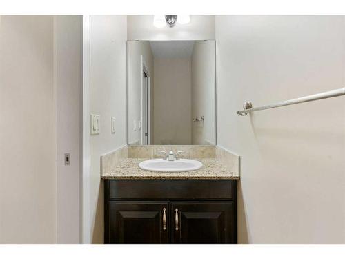 16 Sunset Close, Cochrane, AB - Indoor Photo Showing Bathroom