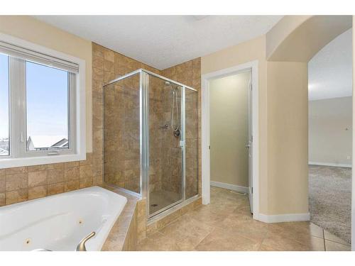 16 Sunset Close, Cochrane, AB - Indoor Photo Showing Bathroom