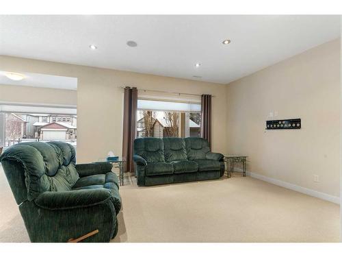 16 Sunset Close, Cochrane, AB - Indoor Photo Showing Living Room