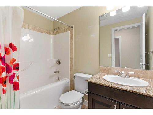 16 Sunset Close, Cochrane, AB - Indoor Photo Showing Bathroom