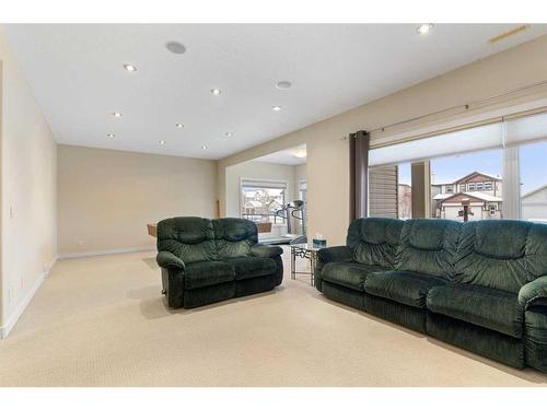 16 Sunset Close, Cochrane, AB - Indoor Photo Showing Living Room