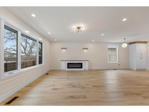 619 Arlington Drive Se, Calgary, AB - Indoor With Fireplace