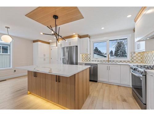 619 Arlington Drive Se, Calgary, AB - Indoor Photo Showing Kitchen With Stainless Steel Kitchen With Upgraded Kitchen