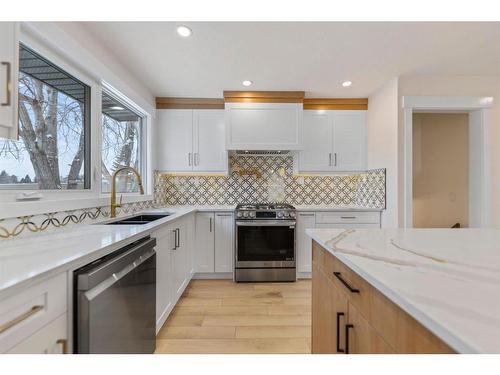 619 Arlington Drive Se, Calgary, AB - Indoor Photo Showing Kitchen With Double Sink With Upgraded Kitchen