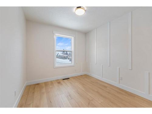 619 Arlington Drive Se, Calgary, AB - Indoor Photo Showing Other Room