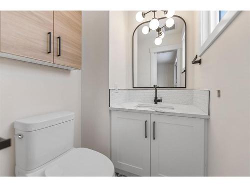 619 Arlington Drive Se, Calgary, AB - Indoor Photo Showing Bathroom