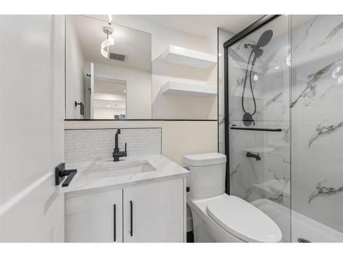 619 Arlington Drive Se, Calgary, AB - Indoor Photo Showing Bathroom