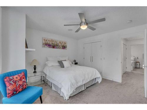 1-1922 25A Street Sw, Calgary, AB - Indoor Photo Showing Bedroom