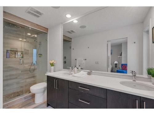 1-1922 25A Street Sw, Calgary, AB - Indoor Photo Showing Bathroom