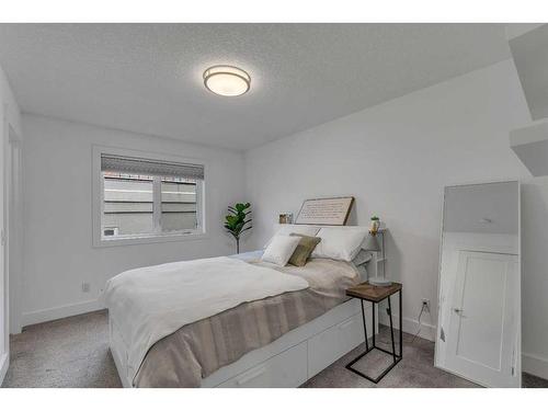 1-1922 25A Street Sw, Calgary, AB - Indoor Photo Showing Bedroom