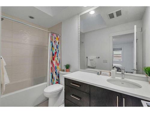 1-1922 25A Street Sw, Calgary, AB - Indoor Photo Showing Bathroom