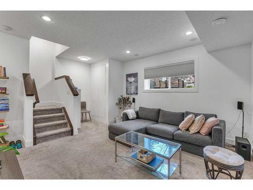 1-1922 25A Street Sw, Calgary, AB - Indoor Photo Showing Living Room