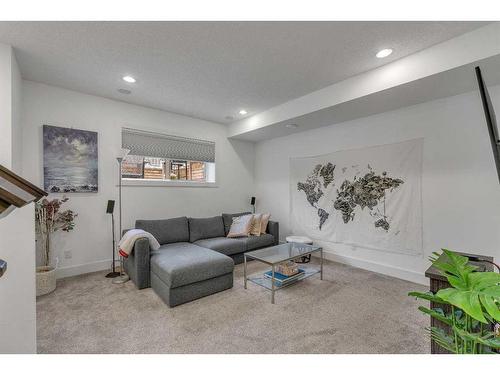 1-1922 25A Street Sw, Calgary, AB - Indoor Photo Showing Living Room