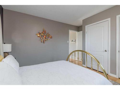 2236 41 Street Se, Calgary, AB - Indoor Photo Showing Bedroom