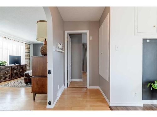 2236 41 Street Se, Calgary, AB - Indoor Photo Showing Other Room