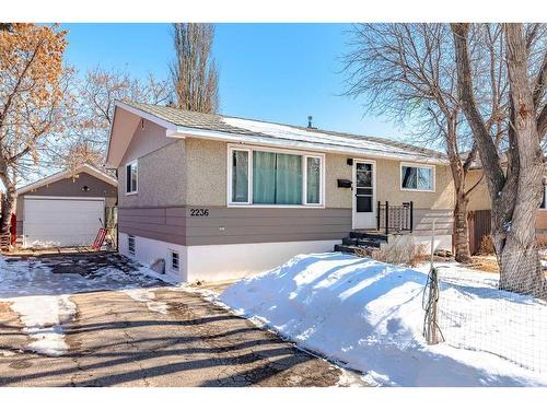 2236 41 Street Se, Calgary, AB - Outdoor