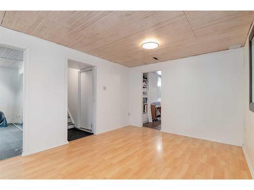 2236 41 Street Se, Calgary, AB - Indoor Photo Showing Other Room