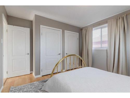 2236 41 Street Se, Calgary, AB - Indoor Photo Showing Bedroom