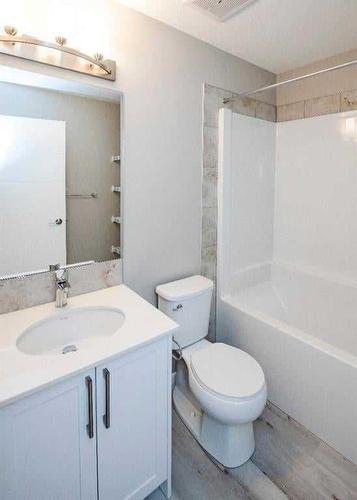 151 Redstone Drive Ne, Calgary, AB - Indoor Photo Showing Bathroom