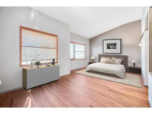 2003 27 Avenue Sw, Calgary, AB - Indoor Photo Showing Bedroom