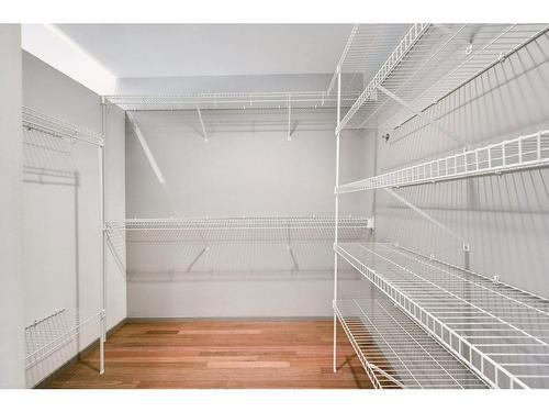 2003 27 Avenue Sw, Calgary, AB - Indoor With Storage