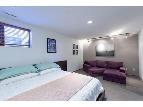 2003 27 Avenue Sw, Calgary, AB - Indoor Photo Showing Bedroom