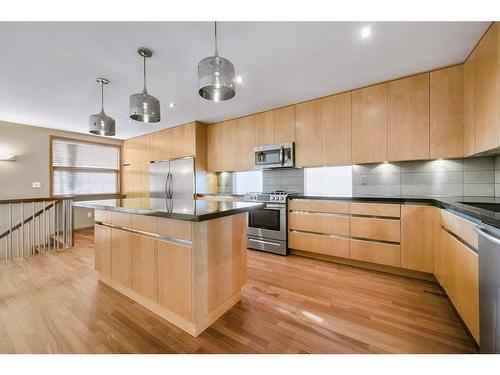 2003 27 Avenue Sw, Calgary, AB - Indoor Photo Showing Kitchen With Stainless Steel Kitchen With Upgraded Kitchen