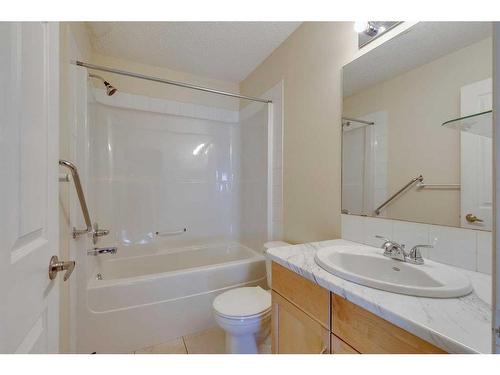 119-2022 Canyon Meadows Drive Se, Calgary, AB - Indoor Photo Showing Bathroom