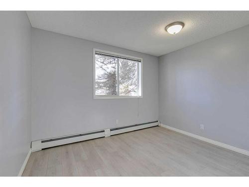 119-2022 Canyon Meadows Drive Se, Calgary, AB - Indoor Photo Showing Other Room