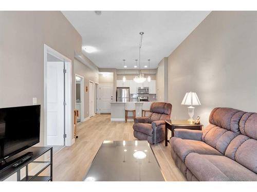 408-10 Mahogany Mews Se, Calgary, AB - Indoor Photo Showing Living Room