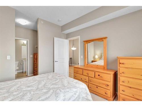 408-10 Mahogany Mews Se, Calgary, AB - Indoor Photo Showing Bedroom