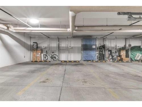 408-10 Mahogany Mews Se, Calgary, AB - Indoor Photo Showing Garage