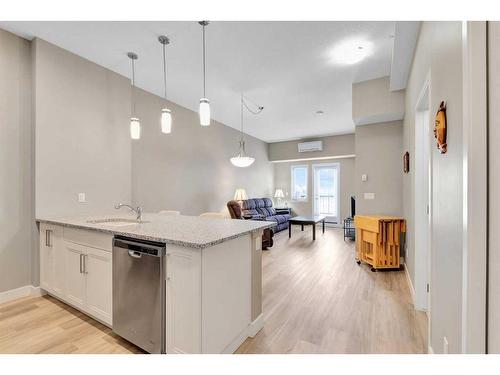 408-10 Mahogany Mews Se, Calgary, AB - Indoor Photo Showing Kitchen With Upgraded Kitchen