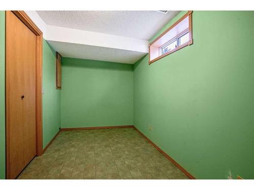 14 West Chapman Place, Cochrane, AB - Indoor Photo Showing Other Room