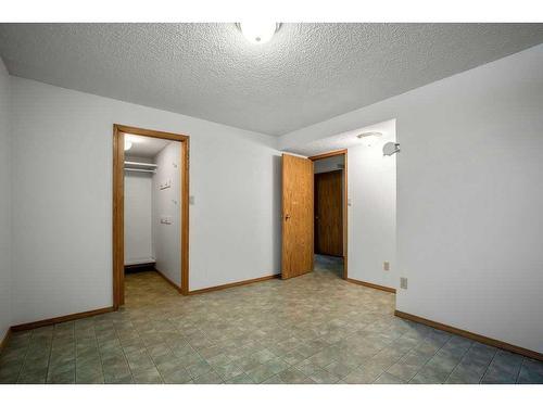 14 West Chapman Place, Cochrane, AB - Indoor Photo Showing Other Room