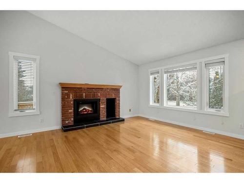 14 West Chapman Place, Cochrane, AB - Indoor Photo Showing Living Room With Fireplace