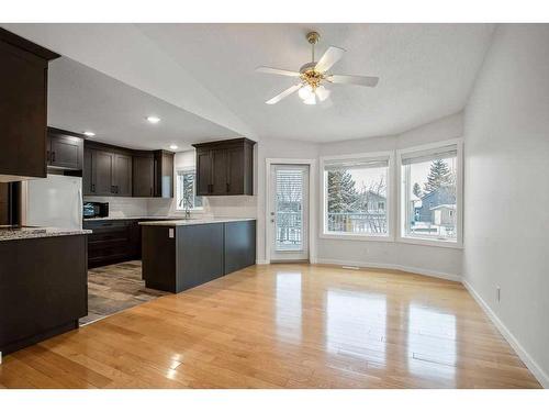 14 West Chapman Place, Cochrane, AB - Indoor Photo Showing Kitchen